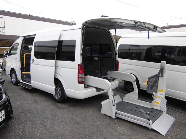 ハイエースコミューター  車いす移動車 Dタイプ パワースライド