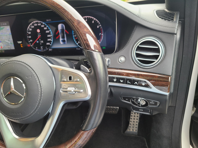 ご依頼の品 メルセデス・マイバッハ Sクラス S560 全デイラー工場整備車 黒