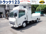 荷役作業を強力にバックアップし、幅広い用途でご使用いただけるパワーゲートがついた平ボディ(床下収納車)です。