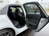 ナビゲーションシステムはapple car play対応です♪便利ですよね～～!(^^)!その他、テレビ・USB、Bluetoothも接続可能ですっ!