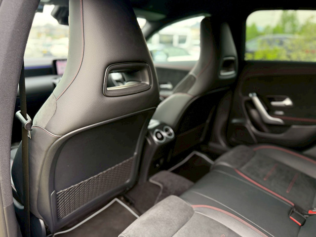 メルセデス・ベンツ CLAシューティングブレーク CLA200d AMGライン 黒