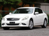 【中古車情報】日産 スカイライン 2.5 250GT 後期型 7速AT 禁煙 ナビ 1年保証付 の中古車詳細（走行距離：8.8万km、カラー：クリスタルホワイトパール3コートパール、販売地域：神奈川県横浜市緑区北八朔町）