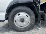 左側前方タイヤ:山あります🏔 栃木県栃木市道の駅みかも様すぐ隣で営業中です‼️