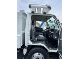 運転席側からみた内装: