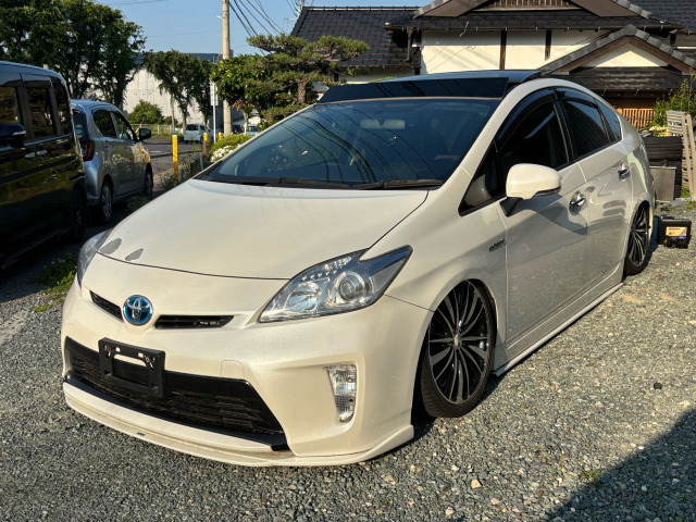 プリウス 1.8 S ローダウン・AW装着・カスタム多数有