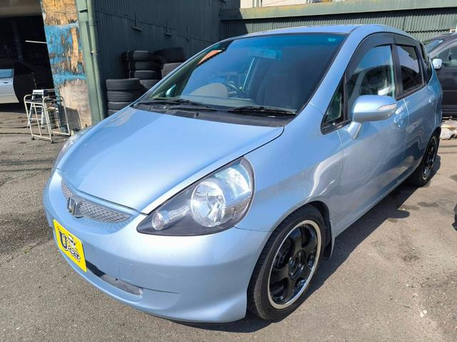 フィット 1.5 W 1.5W 走りの5速 ブリッドシート MOMOステ デフィー3連 車高調