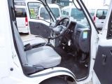 綺麗な運転席、助手席と室内です。 室内は大きな荒れのない綺麗な状態です。是非一度お車をご覧下さい。お車は1台限りで気になりましたら、09046440671迄、ご予約下さい