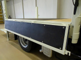 荷台内寸:258×180×38 三方開 垂直パワーゲート 800kg 極東開発/V802C-1MKT2 長:120cm/有効長:110cm 幅:175cm 左リア支柱PGスイッチ