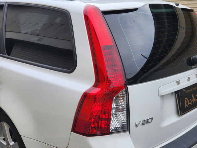 ボルボ V50 2.0 クラシック 黒革シート サンルーフ の中古車詳細