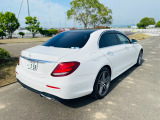 Eクラス E250 アバンギャルド スポーツ パノラミックサンルーフ 革シート AT