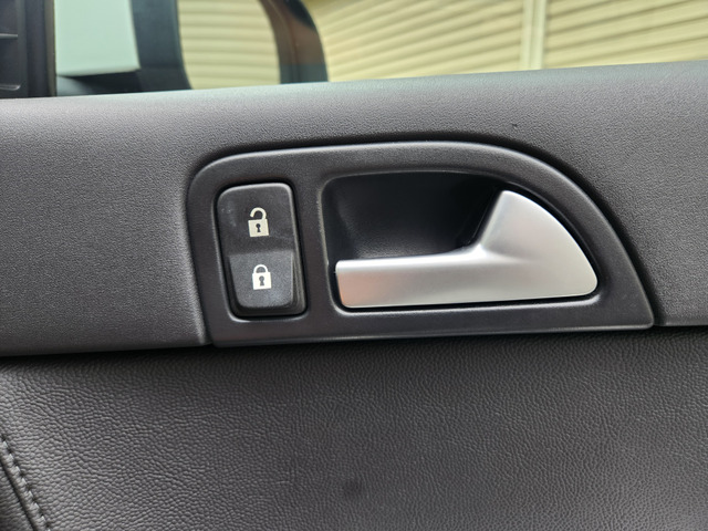 ボルボ V50 2.0 クラシック 黒革シート サンルーフ の中古車詳細