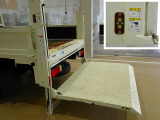 垂直パワーゲート 800kg 極東開発/V802C-1MKT2 長:120cm/有効長:110cm 幅:175cm 左リア支柱PGスイッチ
