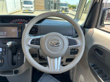 ☆ステアリングホイール☆手にしっくりくる握り心地で滑りにくく運転も快適です!