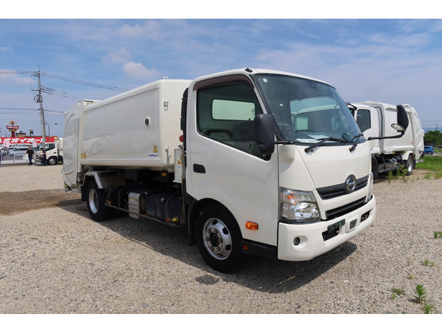デュトロ  ワイド巻込みパッカー車 積載2550kg