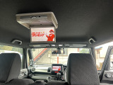 フリップダウンモニター付きです。
