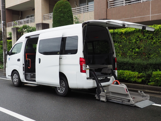 NV350キャラバン  チェアキャブ 車いす2名10名