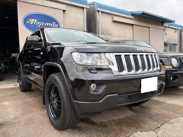 グランドチェロキー ラレード 4WD 2㌅リフトアップ/20㌅社外アルミ