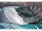 【気持ち良くご納車致します】仕上げ専門スタッフによる、専用ポリッシャーによるボディの磨き仕上げ、ホイール、タイヤハウス内側の清掃、内装の抗菌クリーニング、各部スイッチ、ハンドル、細部の清掃を行います。