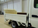 荷台内寸:206×161×38 三方開 床鉄板張り 鳥居作業灯1個 垂直PG/600kg付