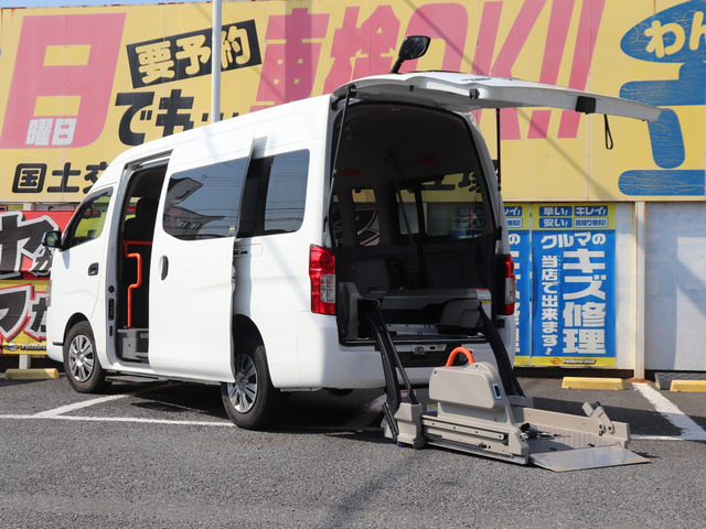 NV350キャラバン  リフタータイプ 車いす2名仕様