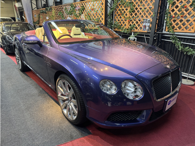 コンチネンタルGTコンバーチブル V8 4WD カーボンブレーキ 希少カラー