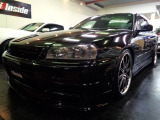 R34スカイライン25GTターボ4Dセダンボディ&R34GTR仕様フルエアロWORK19アルミ&RB25DETターボエンジンマフラーインターCラジエター他ドレスアップライトチューン仕様車が入庫しました