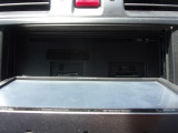 CD,DVD,SDカードスロットル。