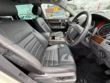 トゥアレグ V6 4WD ヒーター付電動レザーシート Bカメラ