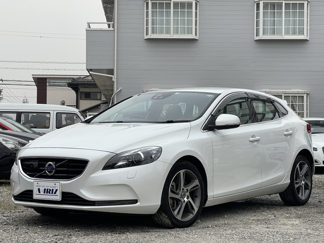 V40 D4 SE ディーゼル ベージュ本革 ナビ Bカメ