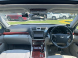 LS 600h 4WD 買取車/サンルーフ/Cセンサー/禁煙車