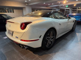 カリフォルニアT F1 DCT 2オーナービアンコイタリアLEDステア