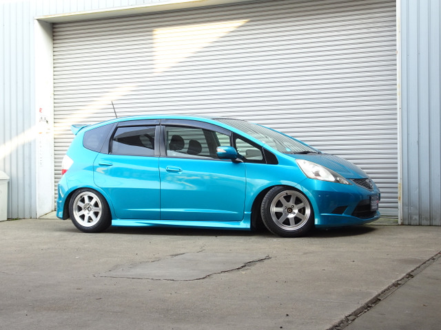 フィット 1.5 RS 5MTゼロファウィング車高調マフラー