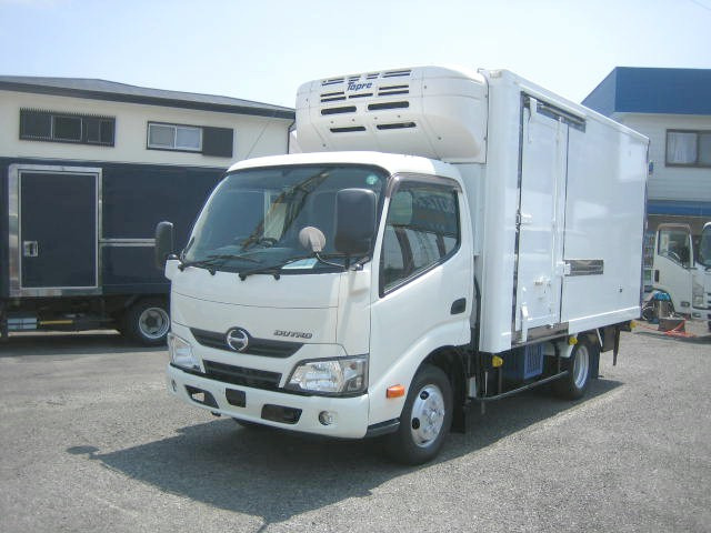 デュトロ  2tセミロング低温冷凍車・スタンバイ装置