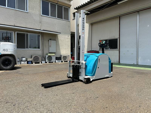 関東輸送費無料 免許不要 トヨタL&F ウォーキー ストラドルタイプ 電動