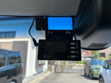【オートエアコン】一度お好みの温度に設定すれば、車内の温度を検知し風量や温度を自動で調整。暑い…寒い…と何度もスイッチ操作をする必要はありません。快適な車内空間には必須の機能ですね♪