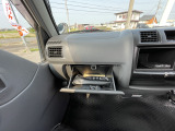 気になるシートのシミなどございましたらご納車前に綺麗にクリーニングしてご納車させていただきます。