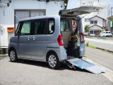 車いす1名、手すり