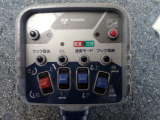 ラジコンが付いていますので、吊り荷の近くでクレーン操作ができます。