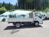 準中型免許(5t限定可)以上で運転可能です!車両重量:2440kg 車両総重量:4605kg