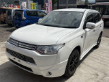 【中古車情報】三菱 アウトランダーPHEV 2.0 G ナビパッケージ 4WD  の中古車詳細（走行距離：8.7万km、カラー：W13 シルキーホワイトP、販売地域：北海道小樽市朝里2丁目）