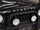 グリル上部に人気のクラシックMITSUBISHIエンブレムを装着し、当店こだわりのカスタムを施しております。
