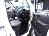 軽トラとしては綺麗な運転席、助手席と室内です。 室内は大きな荒れのない綺麗な状態です。是非一度お車をご覧下さい。お車は1台限りで気になりましたら、09046440671迄、ご予約下さい