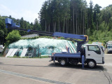 準中型免許で運転可能です。車両重量:6770kg 車両総重量:7135kg