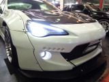 迫力のROCKETBUNNYワイドボディフルエアロフロントマスクにHIDLEDライトが光り輝きます修復部はFバンパー右角取付部の軽微なもので綺麗に補修され走行に支障のないものです