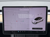 15インチのタッチスクリーンナビとなっております。ナビの操作からメディアのストリーミング、車両の操作まですべてこちらで行って頂きます。アプリをダウンロードでリモートアクセス(スマホで操作)も可能です。