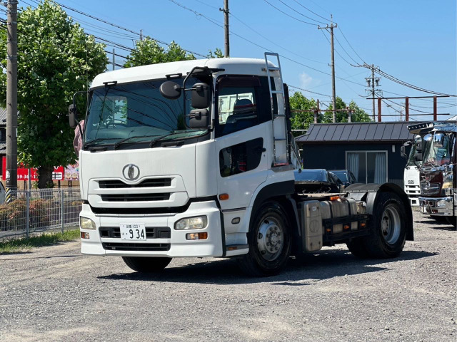 クオン  トラクタ ニッサン ディーゼル 3ペダル