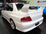 スコーティアホワイトカラーGSREVO7専用フルエアロ&大型トランクスポイラー&EVO7専用アルミ&レカロシート&MOMOステアリング&HIDライト他オリジナルスタイルが保たれた1台です
