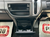 こんな所に大型ドリンクホルダーが付いて使い勝手がいいです♪♪