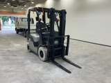 日産フォークリフト エンジン式 ディーゼル・AT・最大積載量900Kg