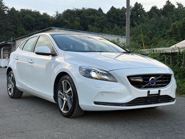 V40D4 SE ディーゼルガラスルーフ